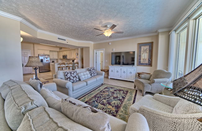 Beautiful Beachfront Condo with Pool View - Unit 0203 by RedAwning - Foto 22