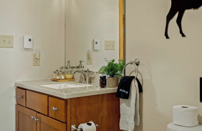 Pocono Paradise by Avantstay Lakeside Retreat, Hot Tub, Game Room, Near Beach - Foto 54