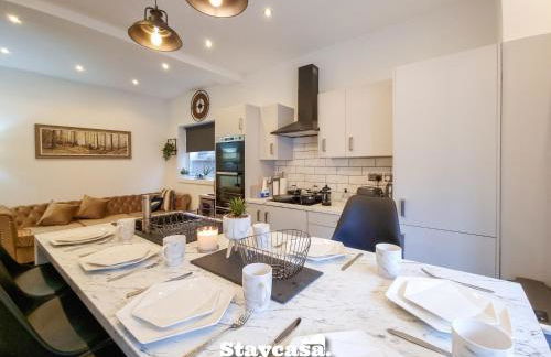 Spacious 6-Bed with Large Patio and Free Parking - Foto 21