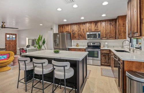 Disco Jungle with Fire Pit+Poolside TV+Yard Games - Photo 35