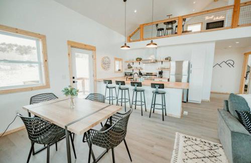 New Cabin Pet Friendly With A Game Room And King Beds - Foto 55