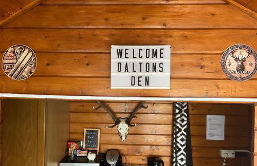 Romantic Swiss Cabin Hideaway & Hot Tub Spa Pool - Foto 54