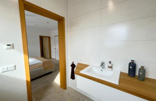 luxuriöse Villa Möwengeflüster - 220qm große Ferienwohnung für bis zu 8 Gästen mit Sauna direkt am Goitzschesee - Foto 25