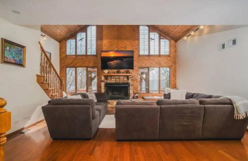 Monthly or Seasonal Large Petite Lake 44 Lakehouse Retreat with Private Pier and Hot Tub secluded Deep in the Woods - Foto 20