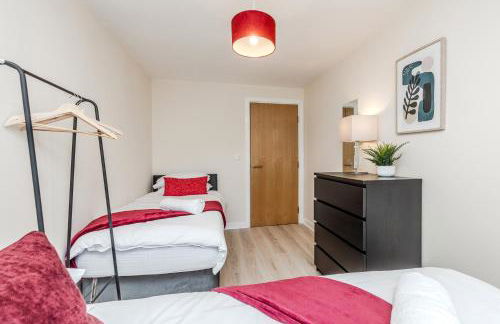 Waterfront Quayside Apartment with secure parking & lift, Ideal for Mobility Users - Foto 34