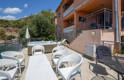 Beautiful Home In Lukovo Sugarje - Foto 16