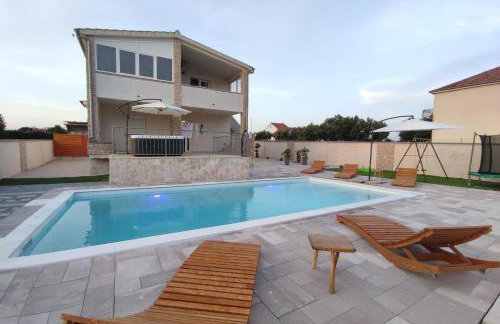 Villa SALT bazen,jacuzzy - Foto 9