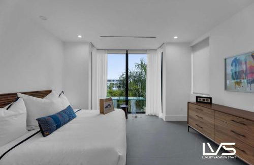 Carlotta- New Construction Luxury Waterfront Villa - Foto 16