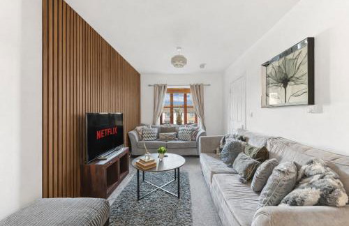 Loughton House - Central Location - Driveway Parking, Self-Check-In, Garden, Super-Fast Wifi and Smart TVs by Yoko Property - Foto 18