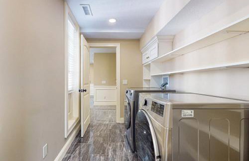 Steps to Holyoke Medical Center! Remote-Work Hub - Foto 22