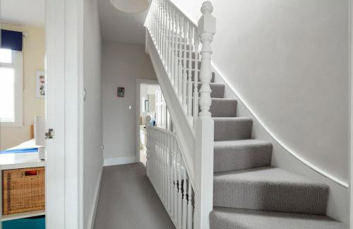 Well-equipped 4 bedroom family home with garden - Foto 18