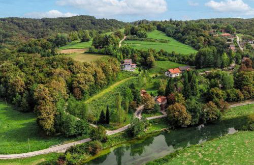 Riverside House with Pool and Hot Tub - Happy Rentals - Foto 13