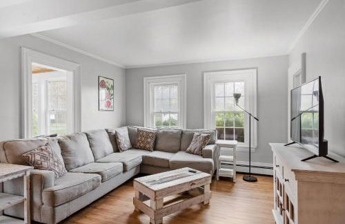 Charming Kennebunk Cape - Walk to Dock Square! - Foto 14