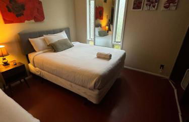 Midcentury Modern - Pool & Hot tub - Retro Retreat - Foto 16