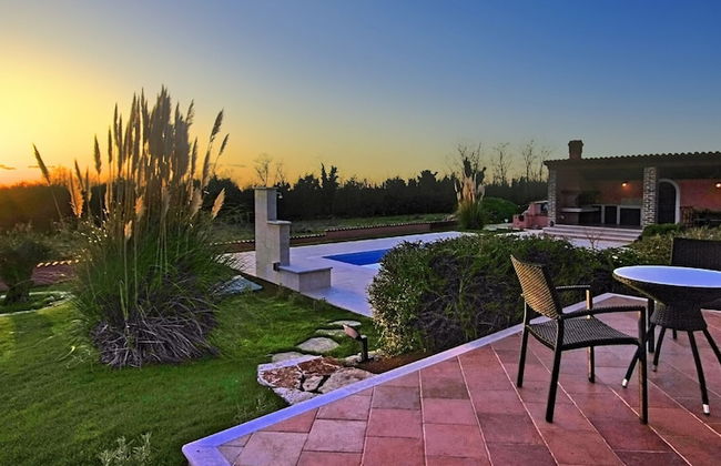 Gorgeous Villa With Private Swimming Pool and Covered Terrace - Foto 24
