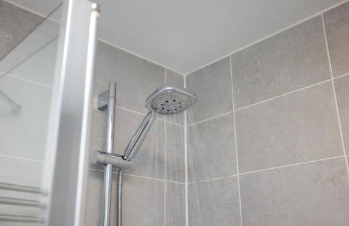 Carnforth 91 by Alt-Stay - 2 Bed En Suite Home - Parking, WiFi & King Bed - Contractors & Relocations - Weekly & Monthly Rates - Foto 22