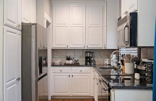 Benson's Cozy 3-BR Retreat with BBQ Grill - Photo 8