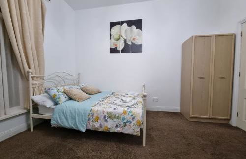 Spacious Apartment Near Rochdale Centre Train Tram Bus Free Parking Fast Wi-Fi - Foto 29