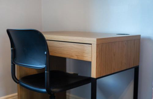 Stylish 3 Bed House-Free Parking - by Holiday Homes - Photo 2