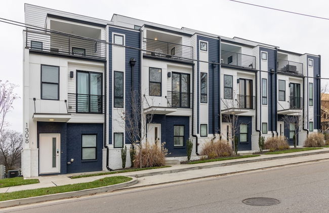 Monty by Avantstay 4bdr 4BA Balcony w Outdoor Seating 5mins to DT - Photo 35