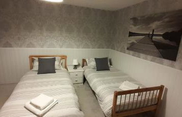 Ladbury House in Walsall near M6, Walsall Uni and Hospital, with free parking and easy access to Birmingham city centre and West Bromwich, only 20 mins to NEC and Birmingham airport, 15 mins to Villa Park, Great for contractors! - Foto 21