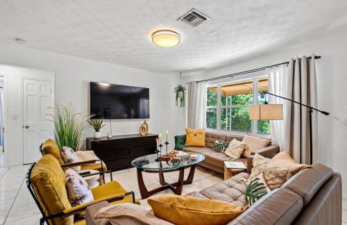 Beachside Escape Poolhouse w Game Room, Grill - Foto 22