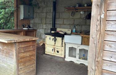 Private Island Glamping on riverbank with Hot tub - Foto 19