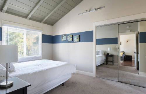 Spacious, Soaring Ceilings, Near Downtown MV, GOOG - Photo 2