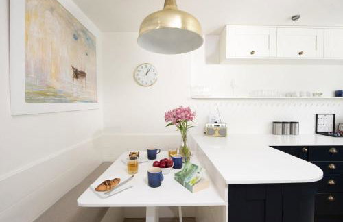 Emerald - Stunning Views - Free Parking and WiFi - Coffee Machine - Foto 5