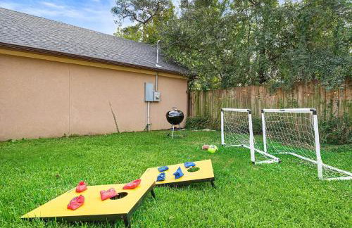 Nr DT, Med Center, Midtown Sleeps 16 Game Room - Photo 4