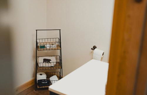 Cabin Minutes to Mt Rainier - EV, HotTub, 2 Queen and Twin - Photo 46