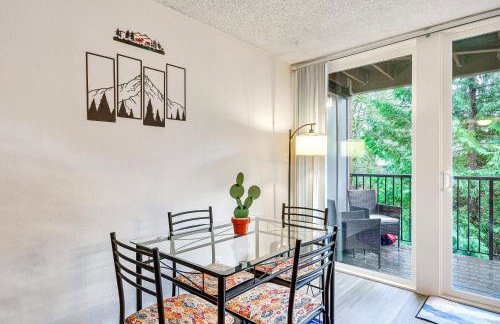 Lake Oswego Condo with Balcony, 3 Mi to the Water! - Foto 7