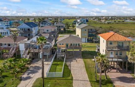 Seaside Sunrise: A Peaceful Escape by the Ocean - Photo 24