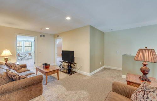 Marina, Pool and Balcony Modern Spring Lake Condo - Foto 11