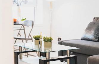 Top Floor 1BR Wishaw Flat with Parking - Foto 9