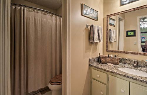 Waterfront Midway Home with Sunroom and Large Yard - Foto 15