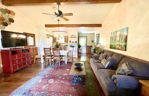 C8, Two bedroom, two bath log-sided, lake view luxury cottage with hot tub - Foto 12