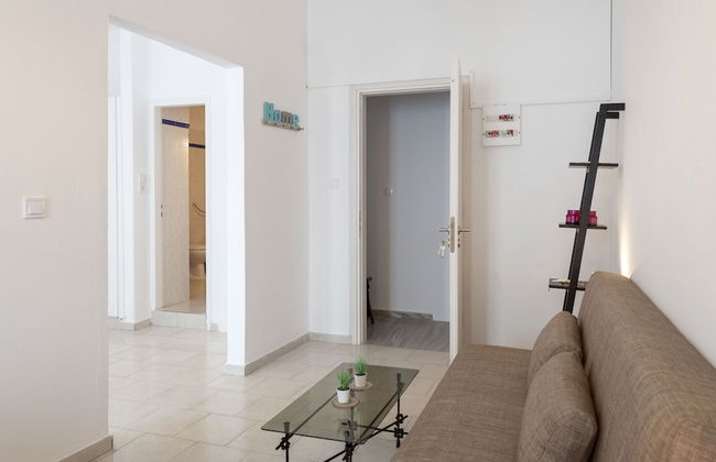 Parikia's Cute Pebble - Photo 28