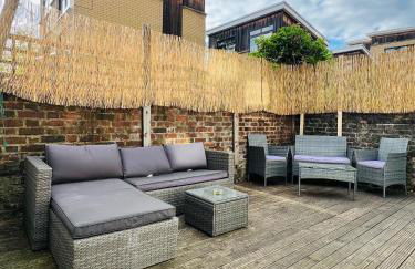 Stylish 2-Bed Garden Flat, 5 Mins to Brixton - Photo 4