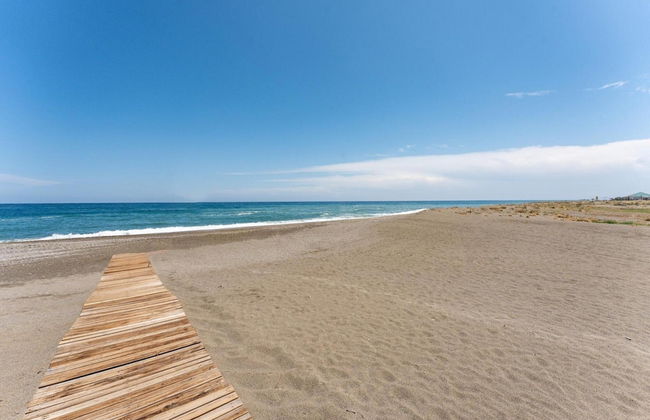 Beachfront Apartment -don Juan Manilva - Photo 24