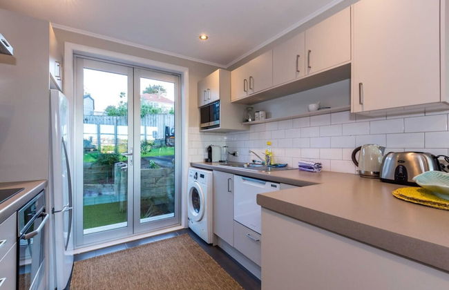 Sunny, Character 2 Bedroom Home - Mission Bay - Photo 8