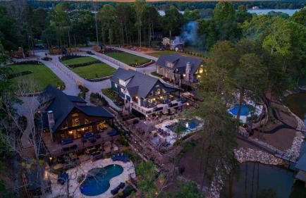 Gray Fox Lodge by Avantstay Waterslide Pool, Theater Sleeps 21 - Foto 150