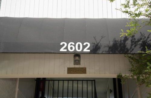 DT DFW Chic Free Parking and Pool In Medical District - Foto 40