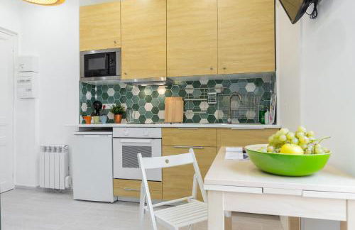 Casa Madere- Idéal Couples - Central & cosy -Train station - Tram & Supermarkets-Balcony- Washing-machine-AC - Foto 5