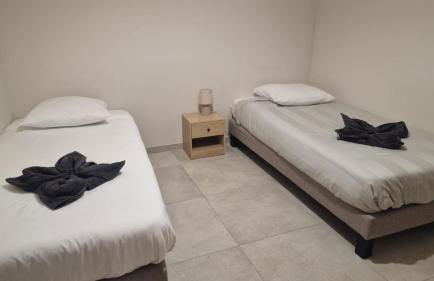 SUPERBE APPARTEMENT porte de la Cité Médiévale à SOMMIERES entièrement rénové très bien équipé 6 pers balcon clim parking privé devant - Foto 27