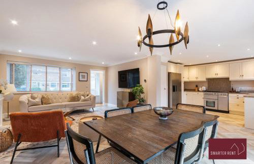 Guildford - 4 Bedroom House - Private Parking - Photo 2