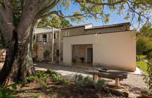 Beautiful restored farmhouse with private pool and gardens - Foto 32