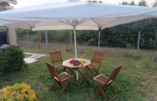 Beautiful nearby beach house with garden, private pool and large yard - Foto 15