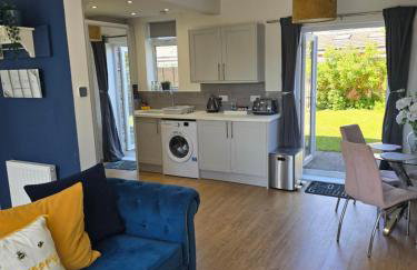 The Heart - Cosy 3 bedroom house with double driveway and Garden in Manchester - Foto 2