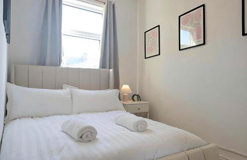 Charming 3-Bed Home Near Centre Free Parking - Foto 4